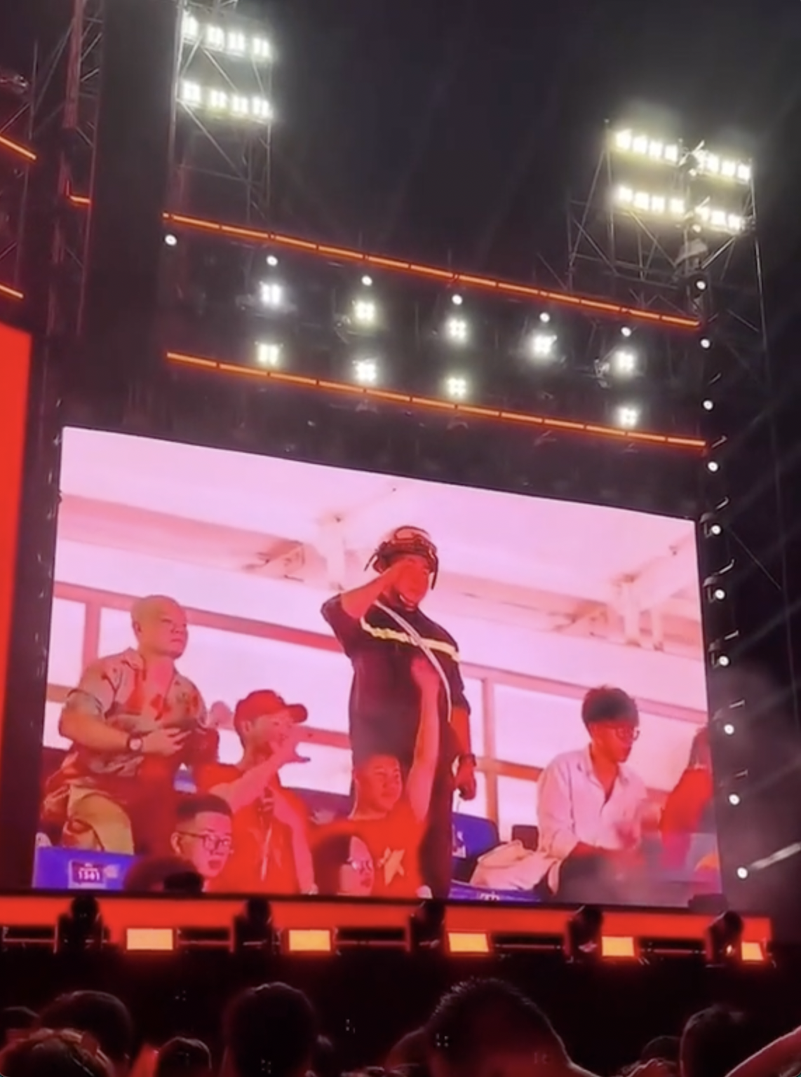 Chùm ảnh màn hình LED toàn nhân vật VIP và màn focus cam viral khắp cõi mạng: 1 từ thôi, XỊN- Ảnh 11.