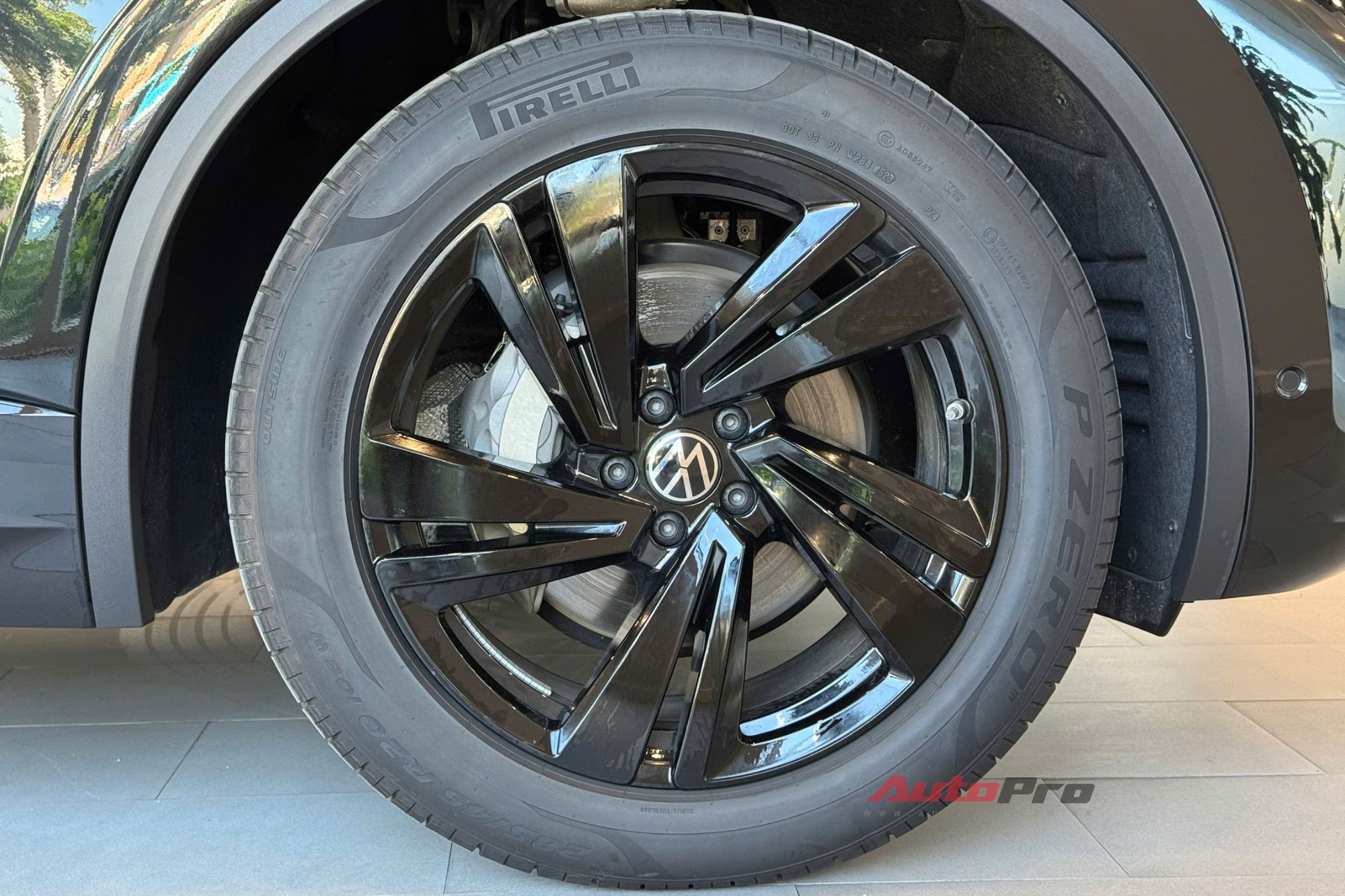 VW Touareg thêm 2 bản mới, đã về đại lý: Giá tới gần 3,4 tỷ đồng nhưng vẫn rẻ hơn Audi Q7 cả trăm triệu đồng, chưa có ADAS- Ảnh 14. VW Touareg thêm 2 bản mới, đã về đại lý: Giá tới gần 3,4 tỷ đồng nhưng vẫn rẻ hơn Audi Q7 cả trăm triệu đồng, chưa có ADAS- Ảnh 14.