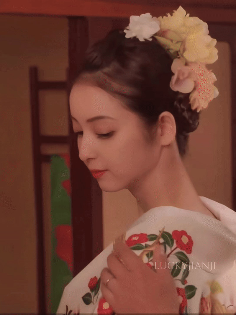 Thiên thần nước Nhật giống cả Lưu Diệc Phi và Địch Lệ Nhiệt Ba, visual hiện tại ra sao?- Ảnh 20.