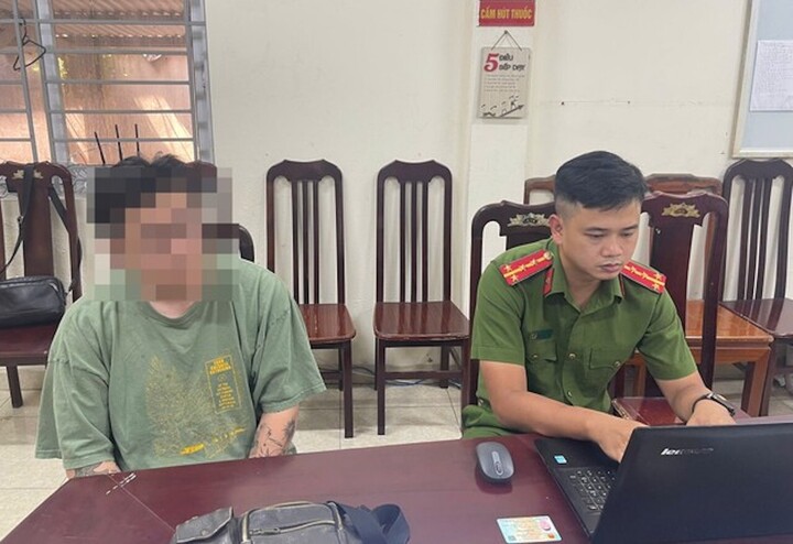 Danh tính người đàn ông xăm trổ hành hung phụ nữ ở chung cư Hà Nội- Ảnh 1.