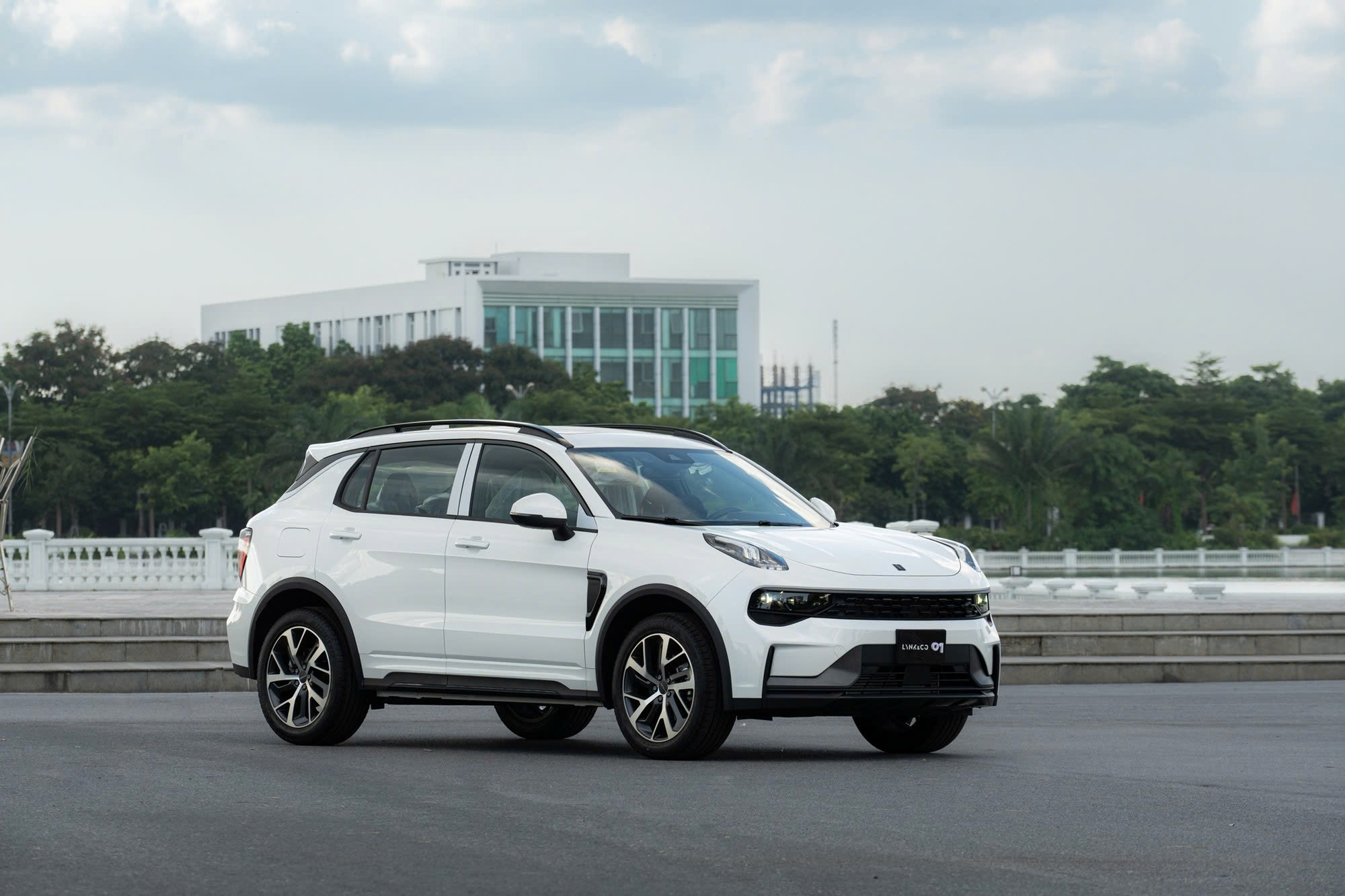 Đồng giá 919 triệu đồng, chọn Lynk & Co 01 bản 'base' hay Kia Sportage bản máy xăng 2.0L gần cao nhất- Ảnh 2.