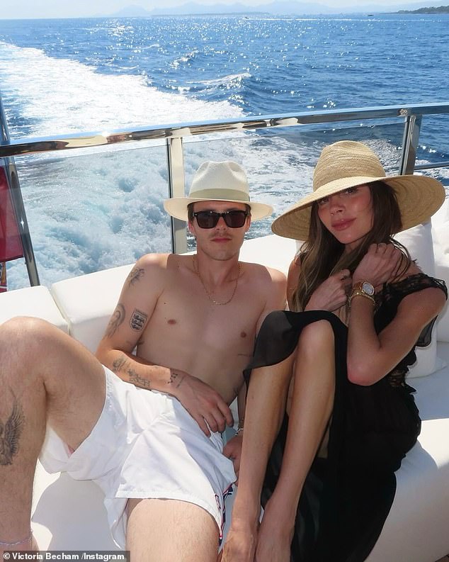 Victoria Beckham tung loạt ảnh gia đình hạnh phúc, khoảnh khắc Beckham ôm tiểu thư Harper mới gây sốt- Ảnh 4.