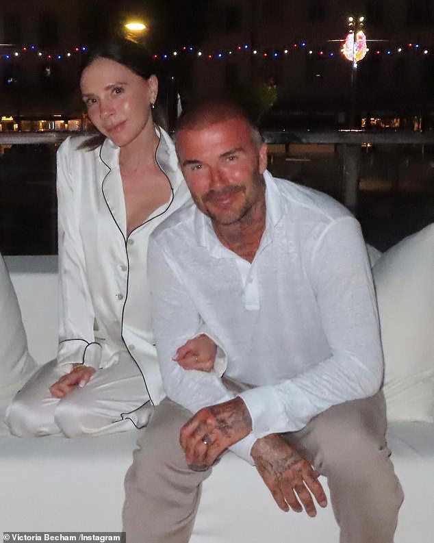 Victoria Beckham tung loạt ảnh gia đình hạnh phúc, khoảnh khắc Beckham ôm tiểu thư Harper mới gây sốt- Ảnh 2.