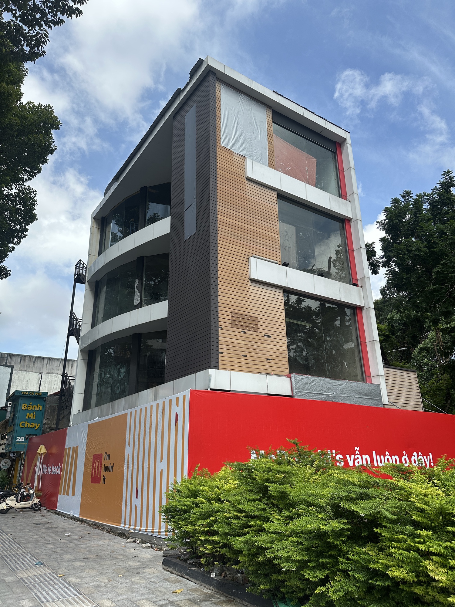 Màn "quay xe" gây ngỡ ngàng của McDonald’s- Ảnh 2. Màn "quay xe" gây ngỡ ngàng của McDonald’s- Ảnh 2.