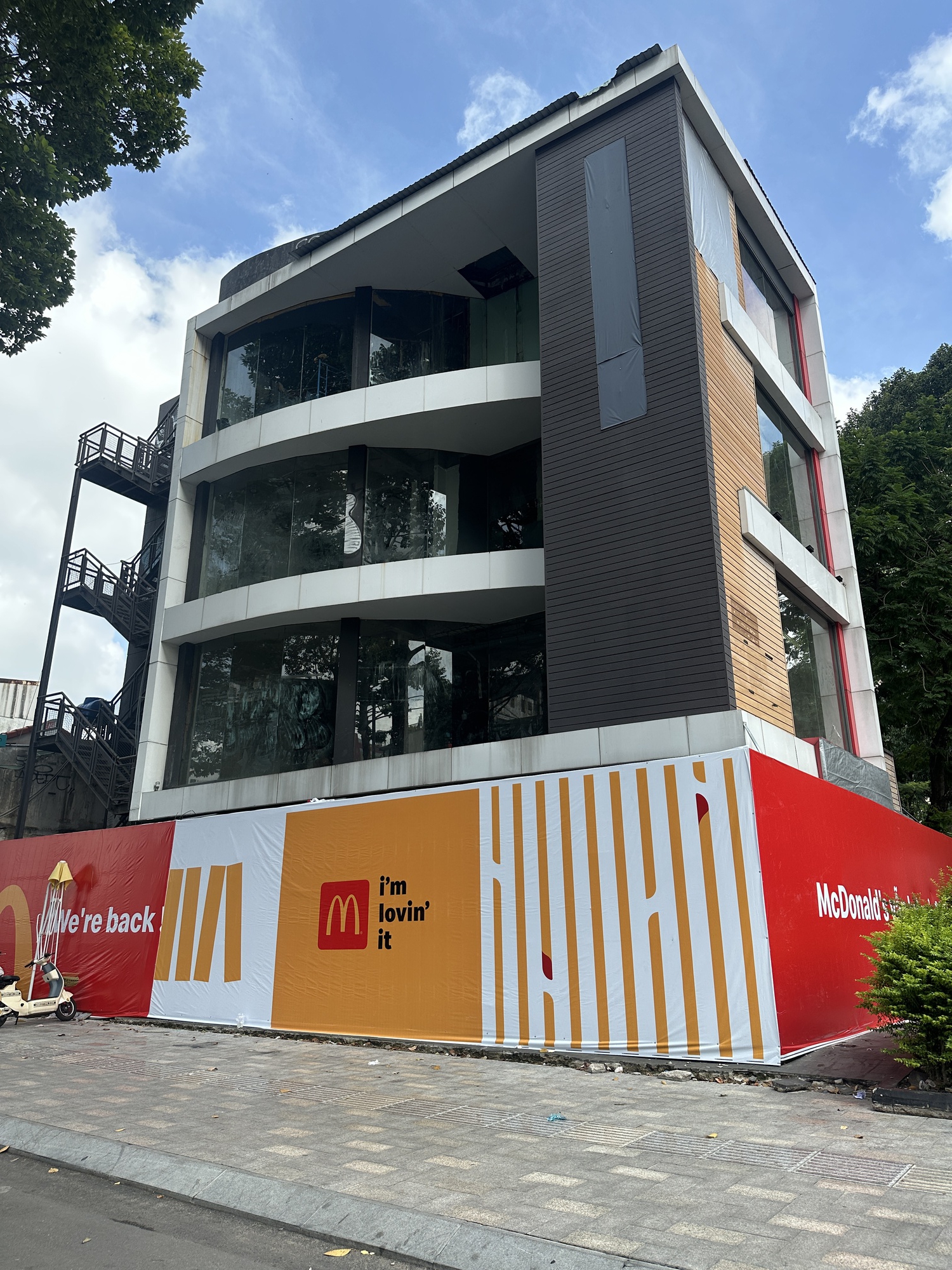 Màn "quay xe" gây ngỡ ngàng của McDonald’s- Ảnh 5. Màn "quay xe" gây ngỡ ngàng của McDonald’s- Ảnh 5.