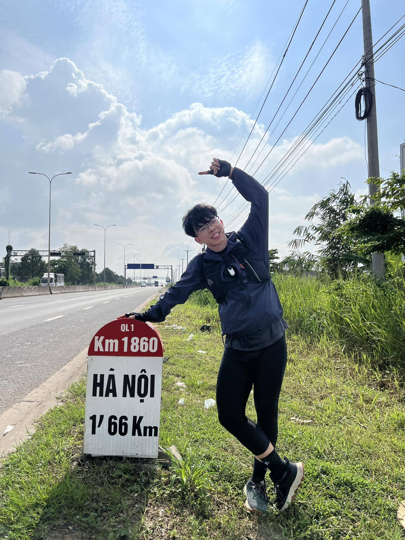Chàng trai gen Z đạp xe từ TP.HCM ra Hà Nội đón lễ Quốc khánh 2/9 gây sốt mạng- Ảnh 11.