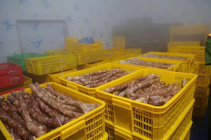 Cận cảnh kho thịt đông lạnh bốc mùi được 'phù phép' thành đặc sản trâu gác bếp- Ảnh 5.
