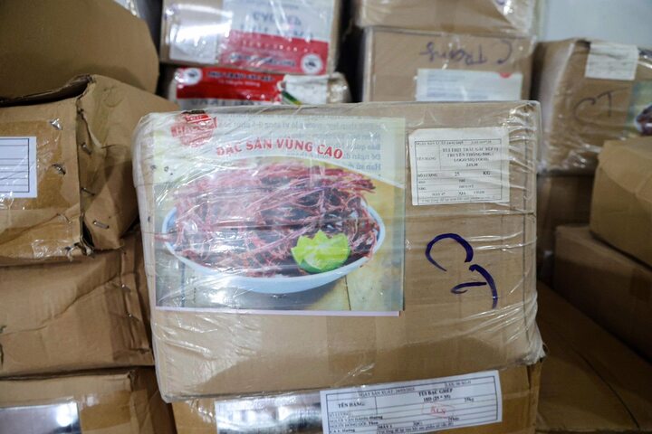 Cận cảnh kho thịt đông lạnh bốc mùi được 'phù phép' thành đặc sản trâu gác bếp- Ảnh 8.