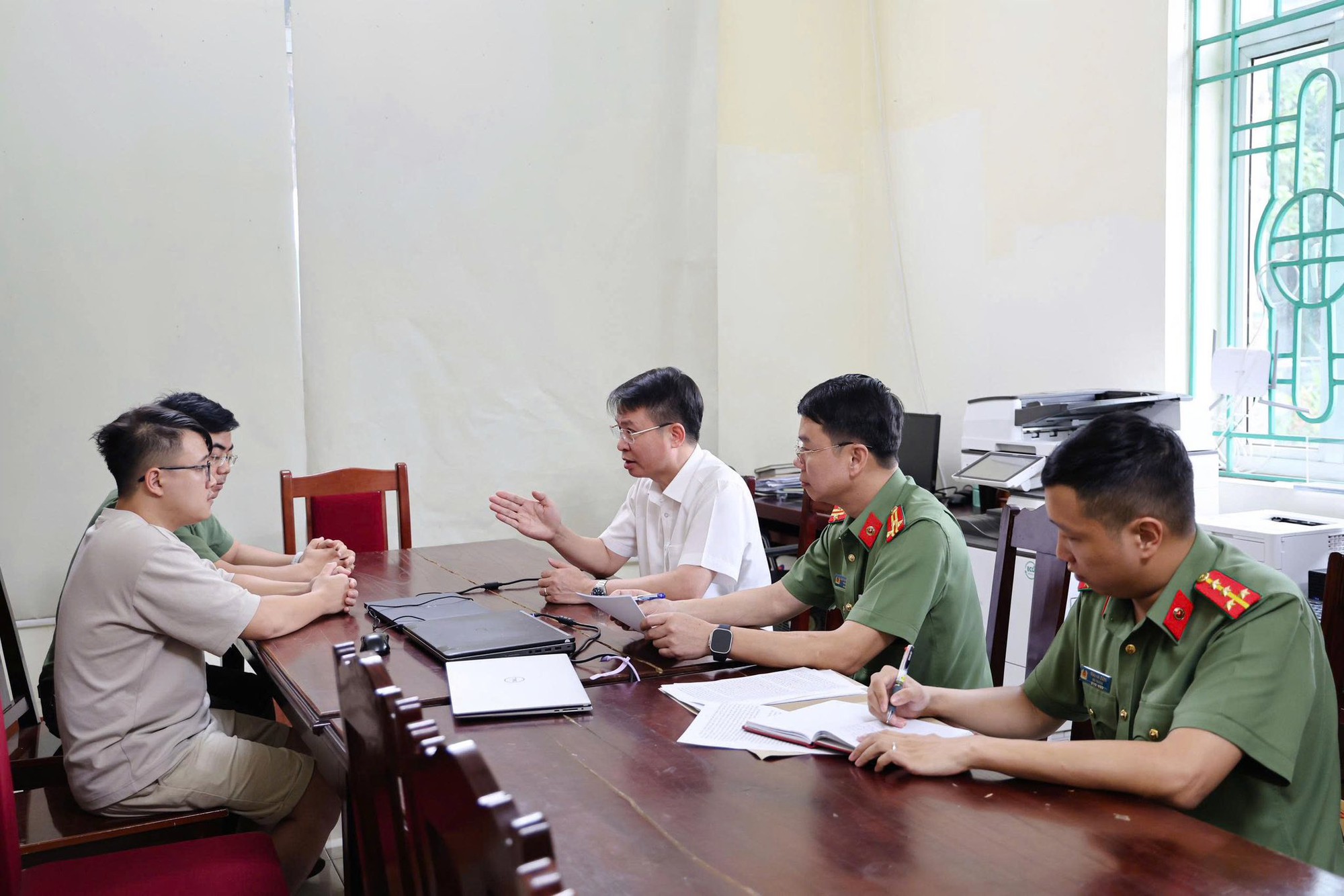 Đập tan tổ chức lừa đảo xuyên quốc gia quy mô hàng tỷ USD, tóm gọn 'ông trùm' Nguyễn Văn Hạ- Ảnh 3.
