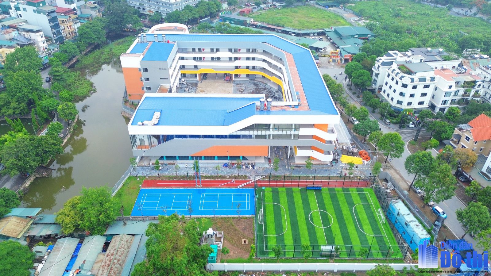 Trường Tiểu học CÔNG LẬP hàng trăm tỷ đồng này sắp xây xong, đã to đẹp còn có sân bóng đá, bóng rổ xịn sò!- Ảnh 4. Trường Tiểu học CÔNG LẬP hàng trăm tỷ đồng này sắp xây xong, đã to đẹp còn có sân bóng đá, bóng rổ xịn sò!- Ảnh 4.