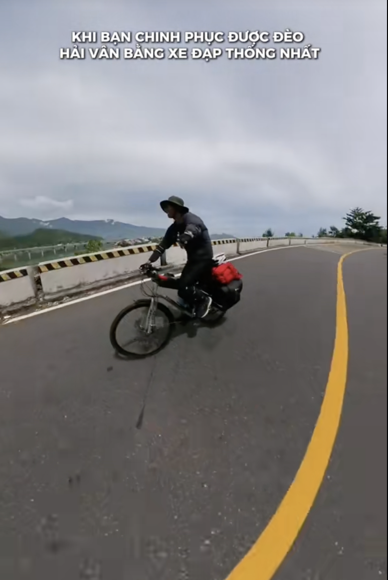 Chàng trai gen Z đạp xe từ TP.HCM ra Hà Nội đón lễ Quốc khánh 2/9 gây sốt mạng- Ảnh 4.