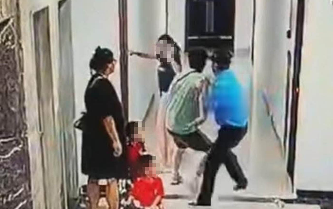 Kẻ côn đồ đánh người phụ nữ túi bụi ở chung cư sẽ bị xử lý như thế nào?- Ảnh 2. Kẻ côn đồ đánh người phụ nữ túi bụi ở chung cư sẽ bị xử lý như thế nào?- Ảnh 2.