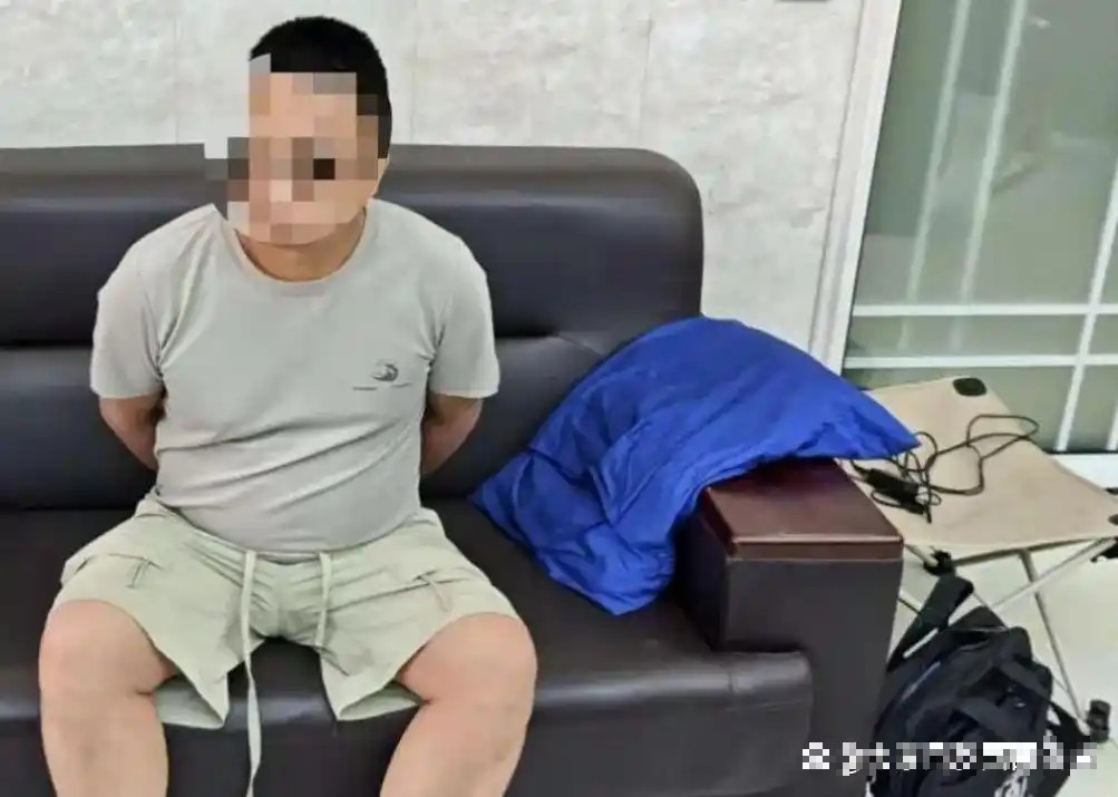 Lừa đảo 4,5 tỷ đồng để mua vé số và donate cho nữ streamer, đến khi bị bắt vẫn đang tặng "tên lửa"- Ảnh 1.