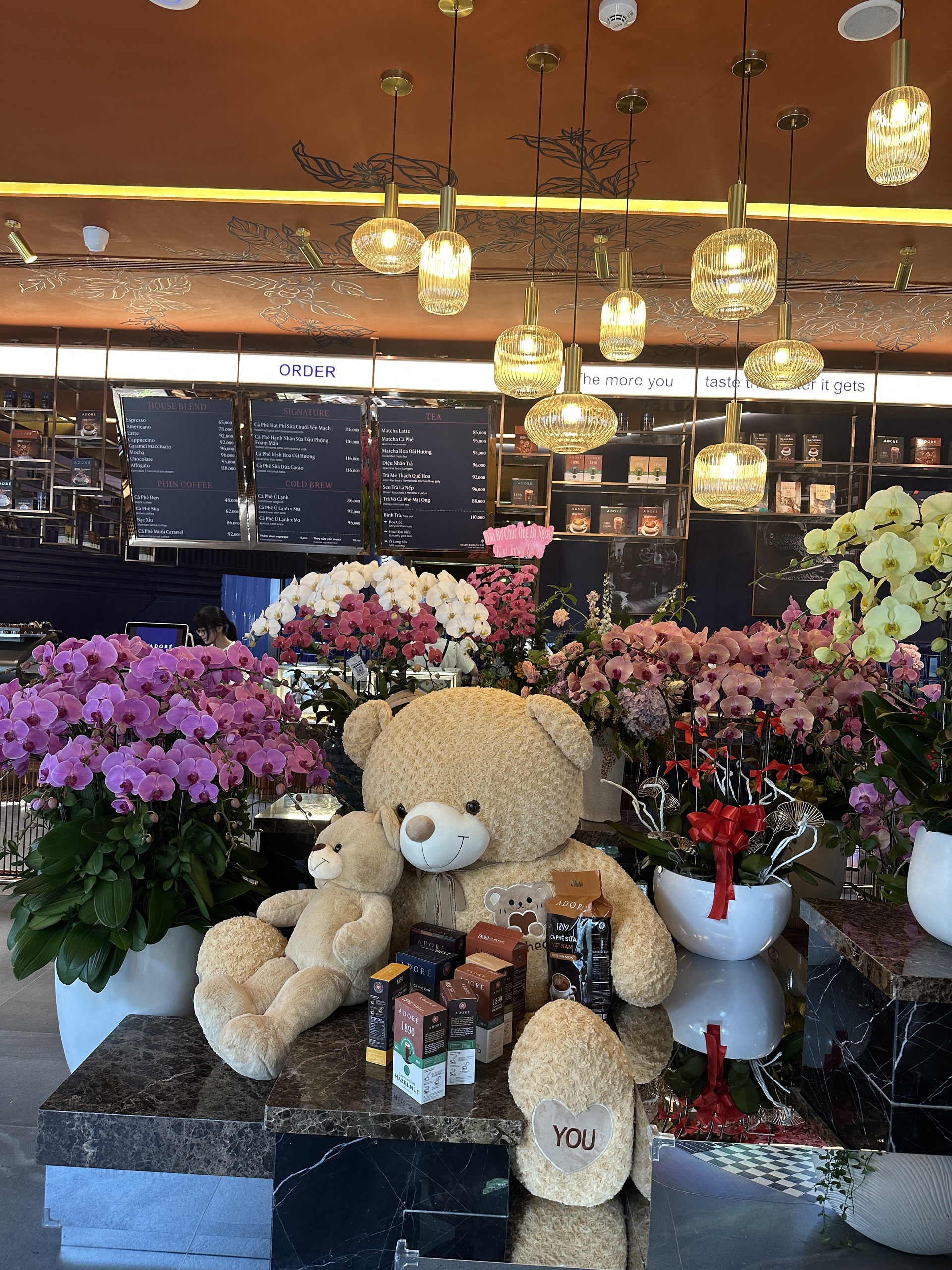Cận cảnh thương hiệu Việt chi 1 tỷ/tháng để “ngồi lại” vị trí vàng mà Starbucks vừa trả- Ảnh 5.