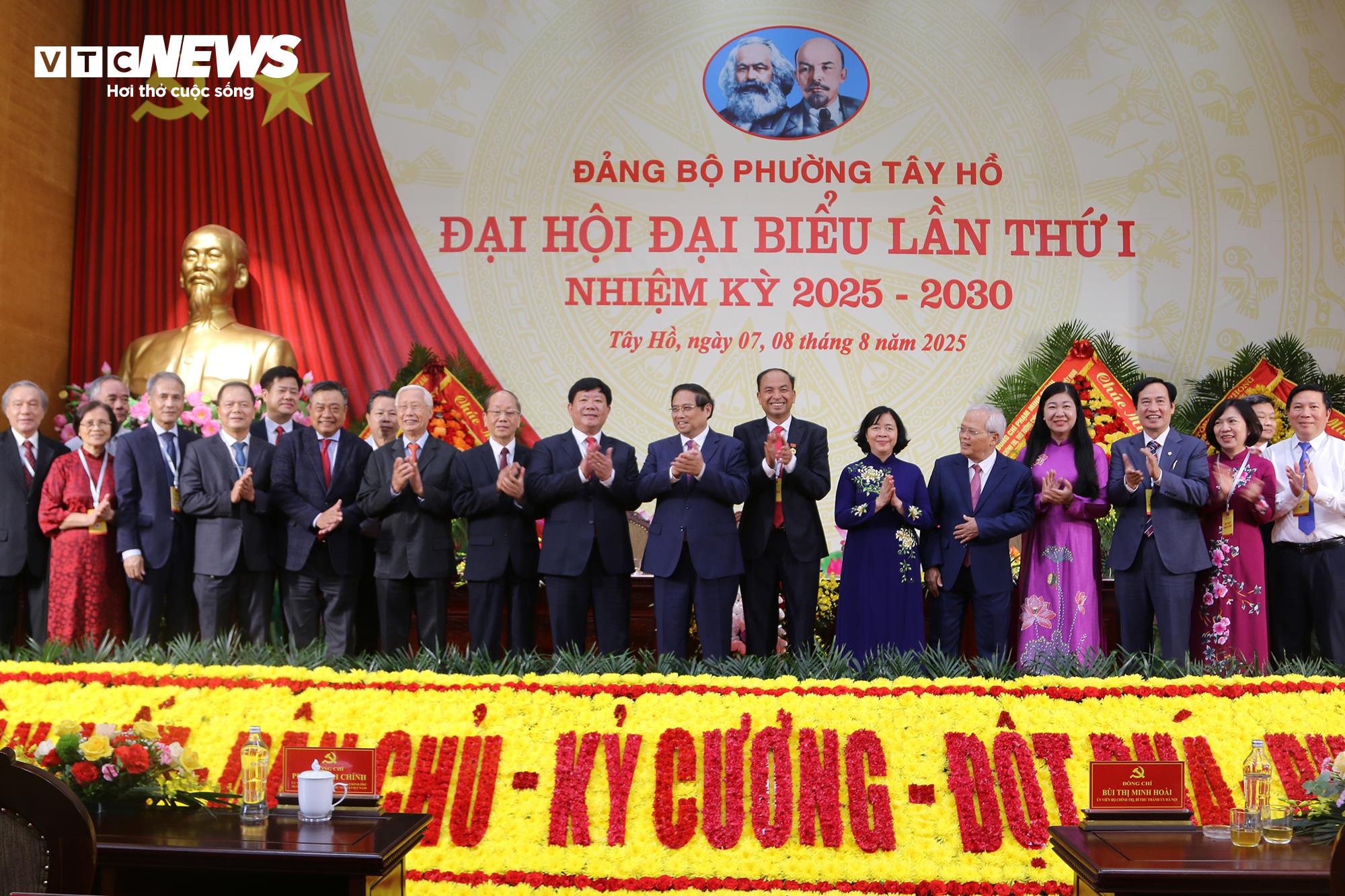 Thủ tướng: Phường Tây Hồ phải đặt mục tiêu cao hơn mặt bằng chung của Hà Nội- Ảnh 2. Thủ tướng: Phường Tây Hồ phải đặt mục tiêu cao hơn mặt bằng chung của Hà Nội- Ảnh 2.