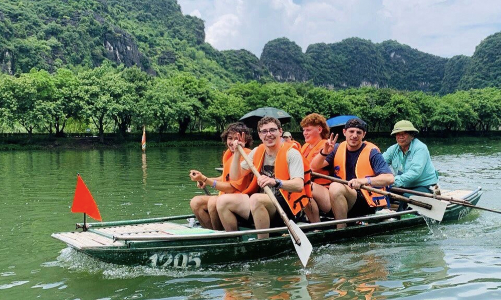 Miễn thị thực cho công dân 12 nước đến Việt Nam du lịch- Ảnh 1.