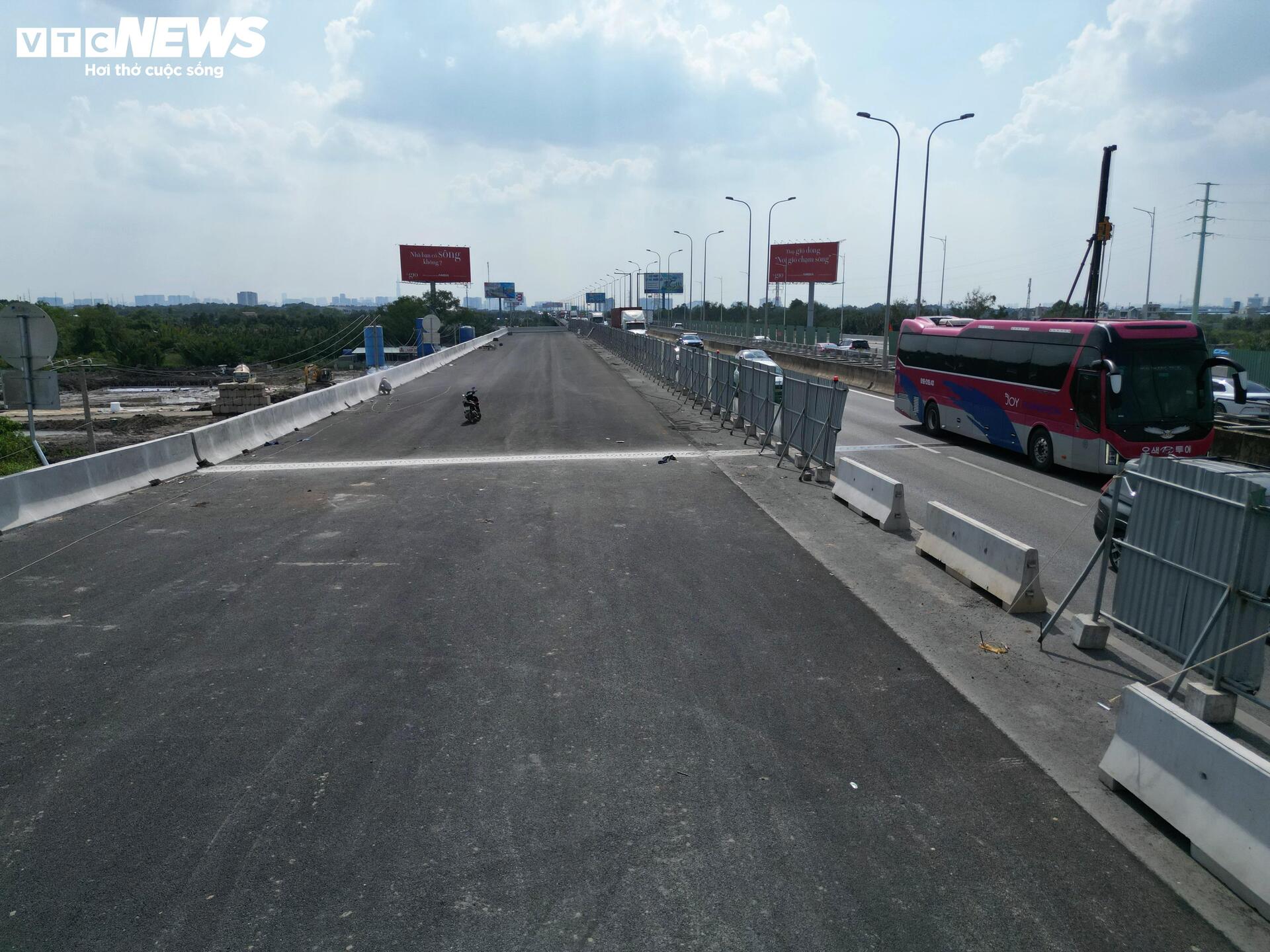 Nút giao Vành đai 3 với cao tốc TP.HCM - Long Thành trước ngày thông xe- Ảnh 7.