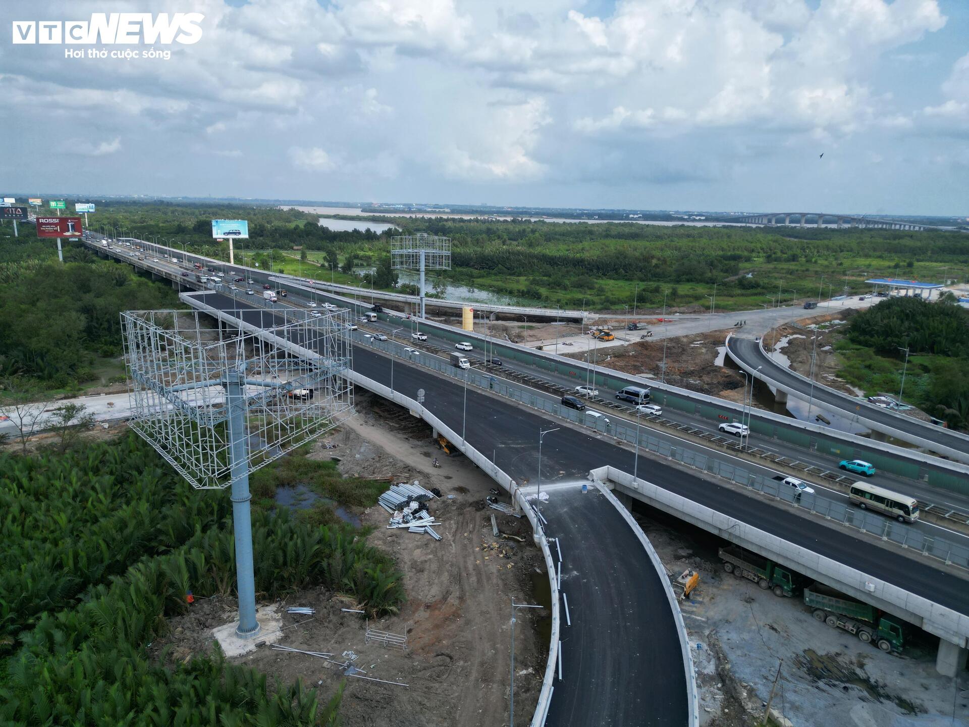 Nút giao Vành đai 3 với cao tốc TP.HCM - Long Thành trước ngày thông xe- Ảnh 3.