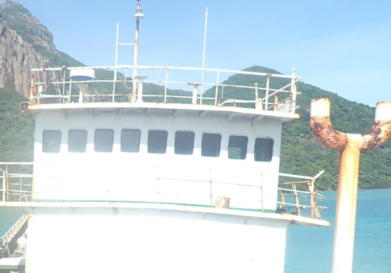 Cận cảnh con tàu hoang nghìn tấn vừa được đề xuất đánh chìm ở Côn Đảo- Ảnh 7.
