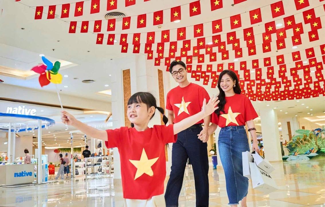 Vincom khởi động chiến dịch “Tự hào sao Việt” – Thắp sáng biểu tượng bán lẻ Việt chào 80 năm Quốc khánh- Ảnh 1. Vincom khởi động chiến dịch “Tự hào sao Việt” – Thắp sáng biểu tượng bán lẻ Việt chào 80 năm Quốc khánh- Ảnh 1.