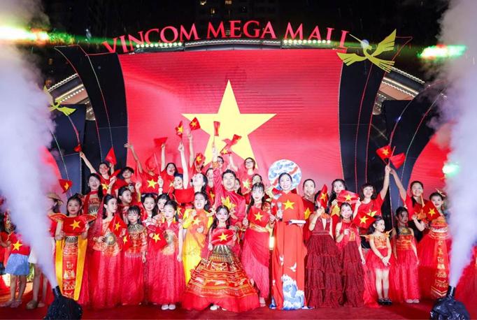 Vincom khởi động chiến dịch “Tự hào sao Việt” – Thắp sáng biểu tượng bán lẻ Việt chào 80 năm Quốc khánh- Ảnh 2. Vincom khởi động chiến dịch “Tự hào sao Việt” – Thắp sáng biểu tượng bán lẻ Việt chào 80 năm Quốc khánh- Ảnh 2.