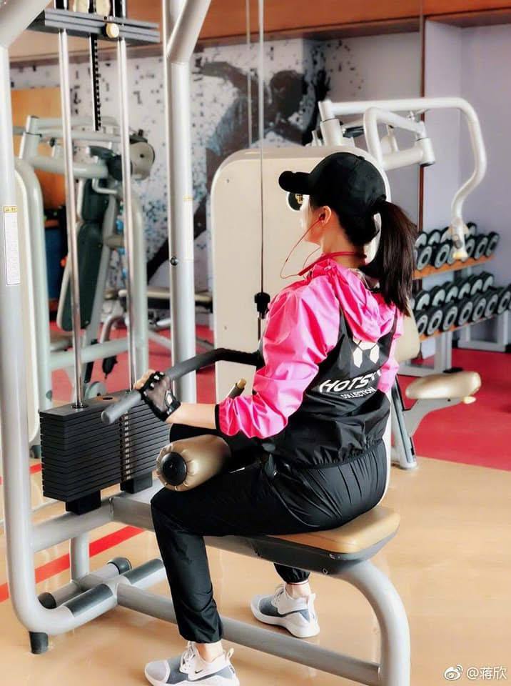 Giảm 6,5kg trong 2 tuần, "Hoa phi" 42 tuổi trẻ lên trông thấy: Không nhịn ăn nhưng loại bỏ hoàn toàn 1 thứ- Ảnh 10.