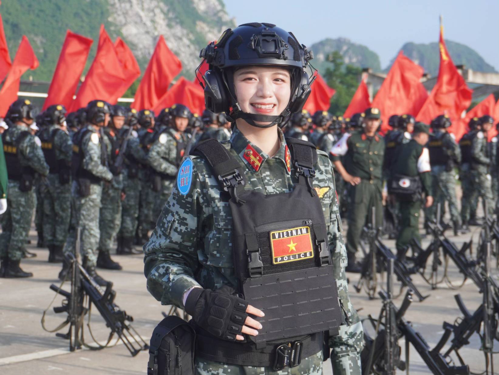 Mỹ nhân ĐH Cảnh sát nhân dân TP.HCM lại gây sốt ở A80: Tiết lộ sự thật về tên khai sinh- Ảnh 5. Mỹ nhân ĐH Cảnh sát nhân dân TP.HCM lại gây sốt ở A80: Tiết lộ sự thật về tên khai sinh- Ảnh 5.