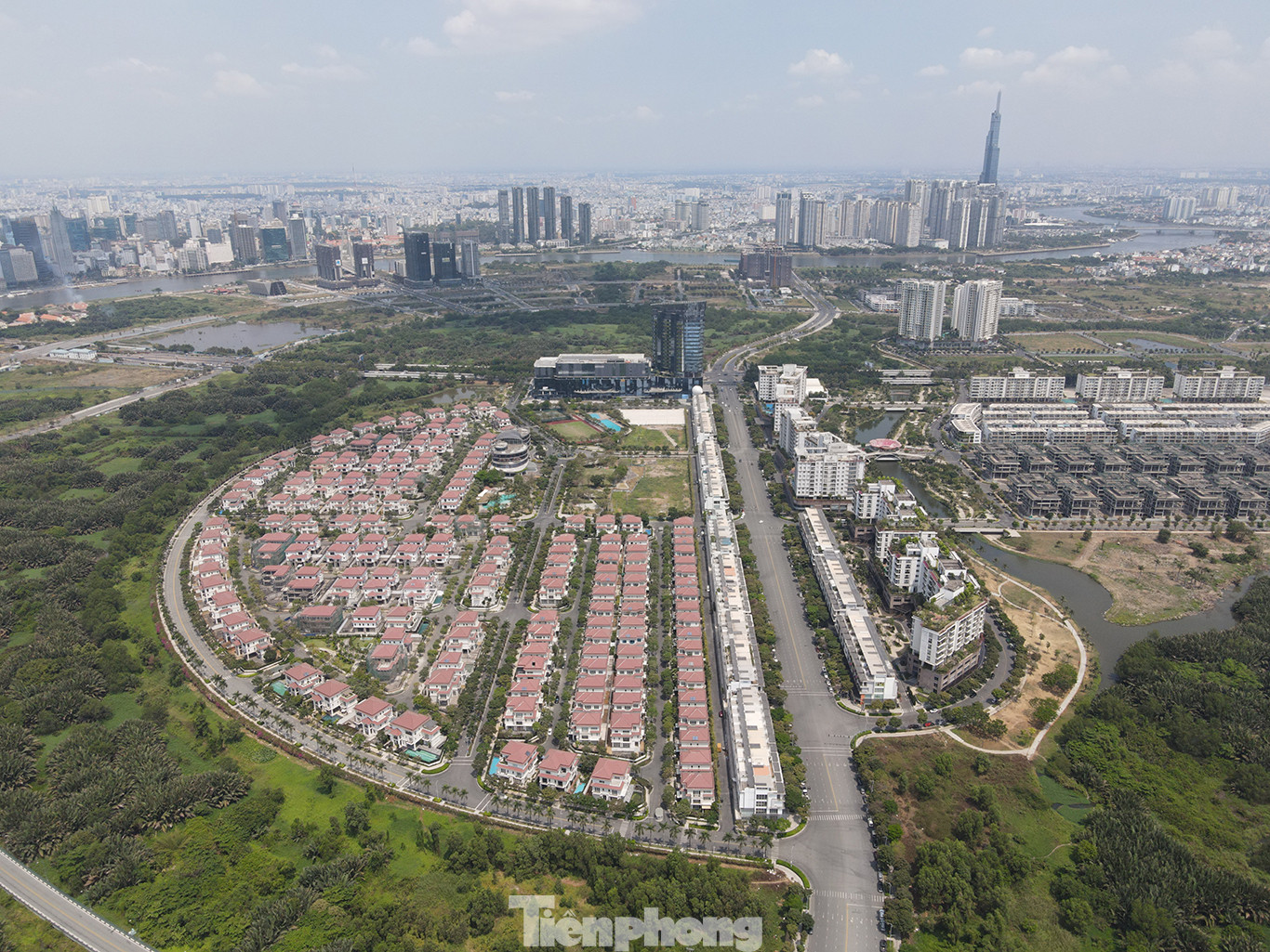 Giá biệt thự ở TPHCM chạm ngưỡng gần 1 tỷ đồng/m2- Ảnh 1.