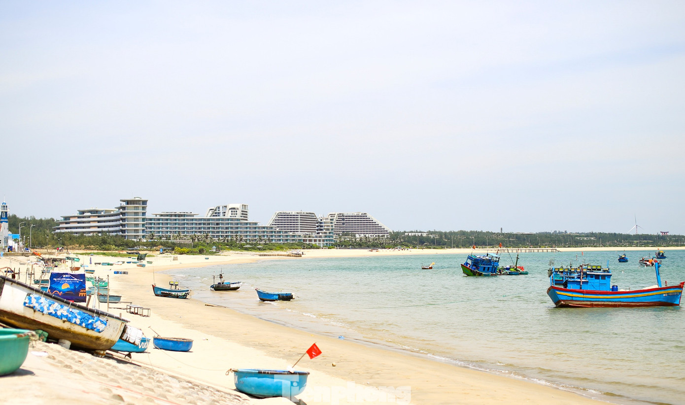 Diện mạo mới cung đường xuyên đồi cát, bên những cột điện gió khổng lồ chạy về làng chài cổ ở Gia Lai- Ảnh 16. Diện mạo mới cung đường xuyên đồi cát, bên những cột điện gió khổng lồ chạy về làng chài cổ ở Gia Lai- Ảnh 16.