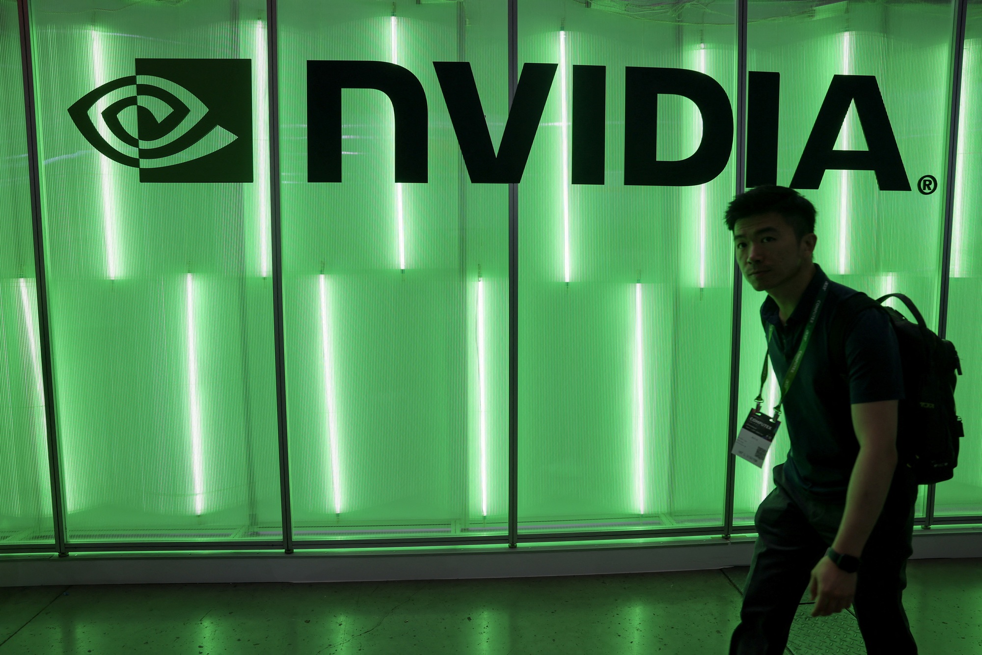 Để được bán chip vào Trung Quốc, AMD và NVIDIA phải chia sẻ doanh thu với chính phủ Mỹ- Ảnh 1. Để được bán chip vào Trung Quốc, AMD và NVIDIA phải chia sẻ doanh thu với chính phủ Mỹ- Ảnh 1.