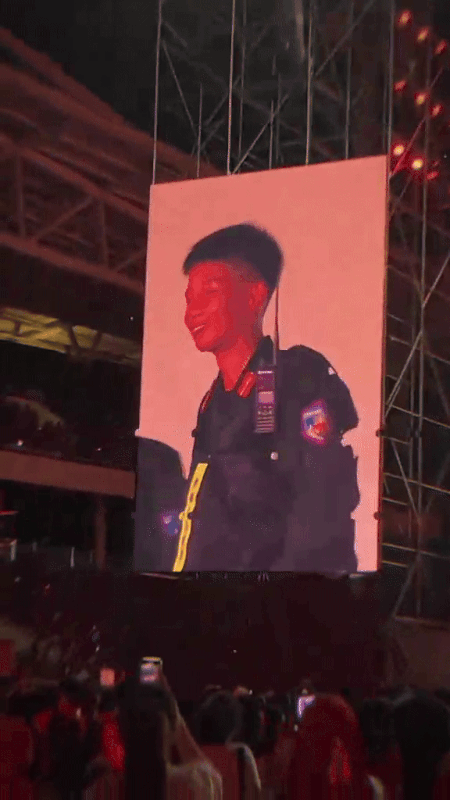 Danh tính chiến sĩ cười duyên khi lọt foucus cam, dân tình "lục tung" mạng xã hội để tìm- Ảnh 4.