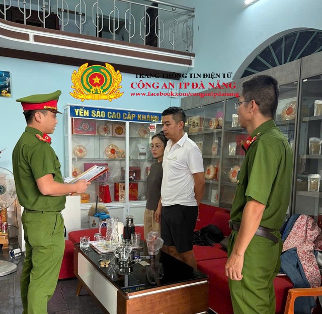 Bắt Trịnh Thị Khánh Linh và chồng, thu giữ nhiều thẻ ngân hàng- Ảnh 6.