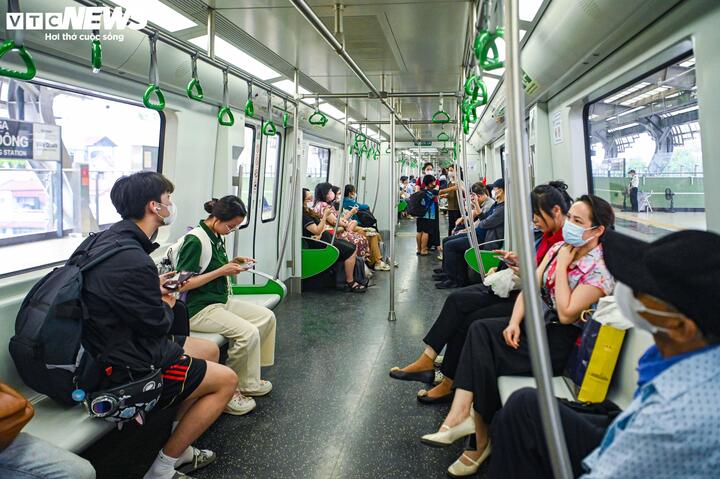 Hà Nội Metro xin lỗi vì nhân viên thông báo cấm hành khách mang xe điện lên tàu- Ảnh 1.