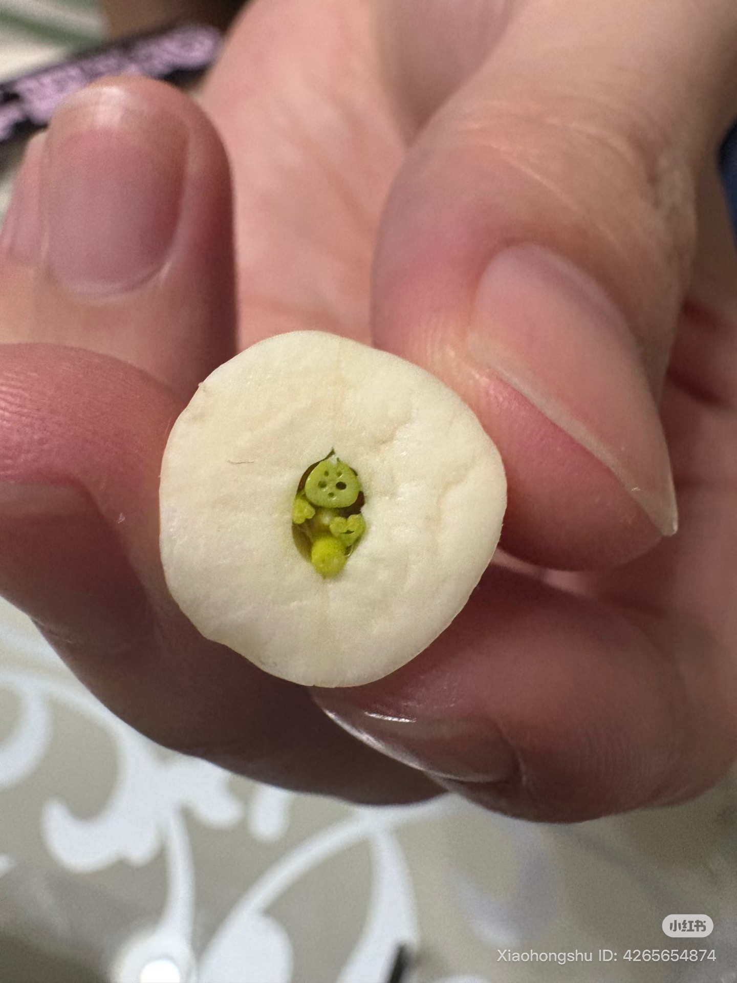 Trào lưu bổ đôi hạt sen thấy Na Tra gây sốt MXH xứ Trung, netizen đua nhau thử để kiểm chứng thật giả- Ảnh 5.