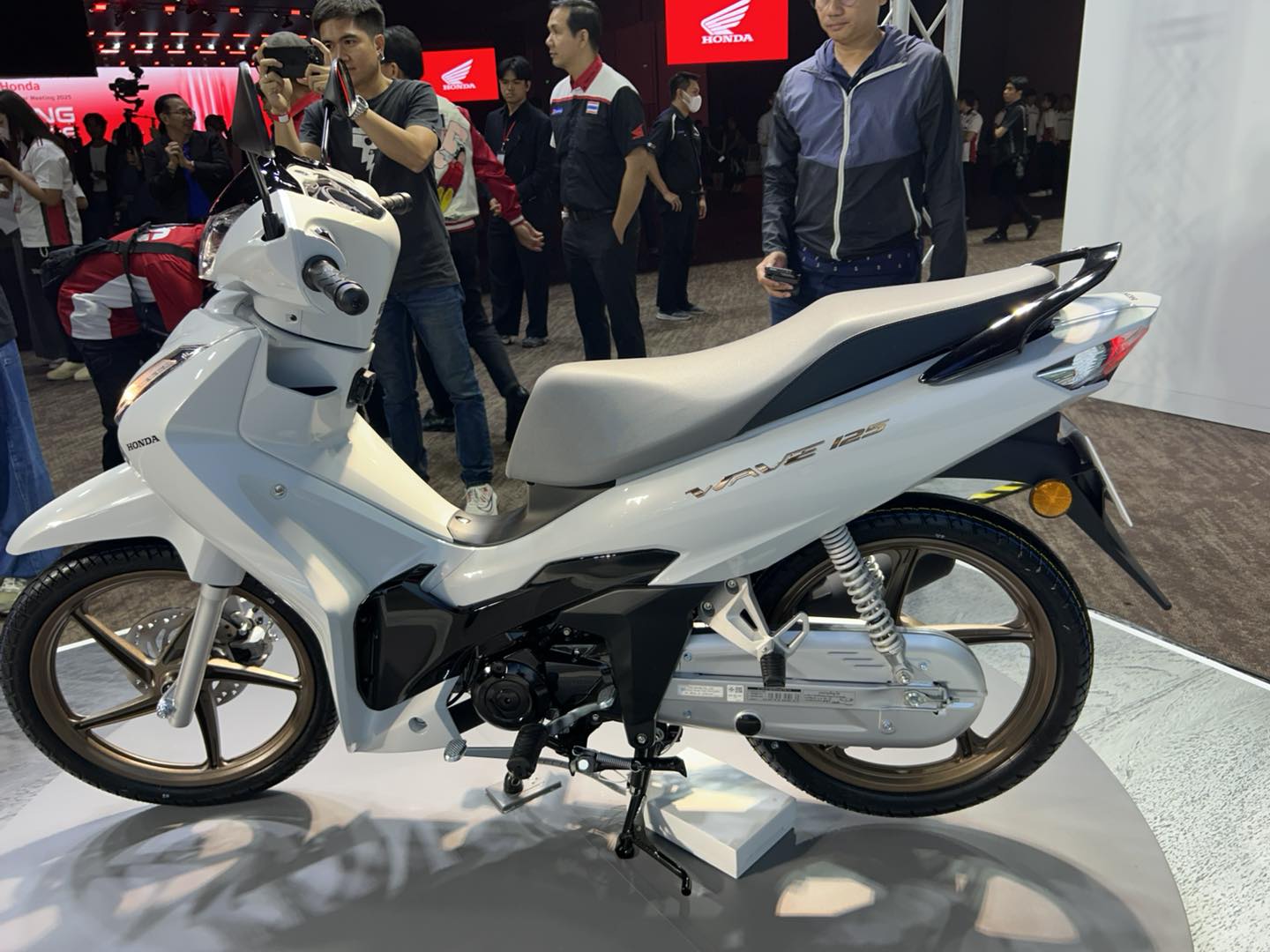 Ra mắt Honda Wave 125 đời mới: Có khóa thông minh, phanh Ra mắt Honda Wave 125 đời mới: Có khóa thông minh, phanh