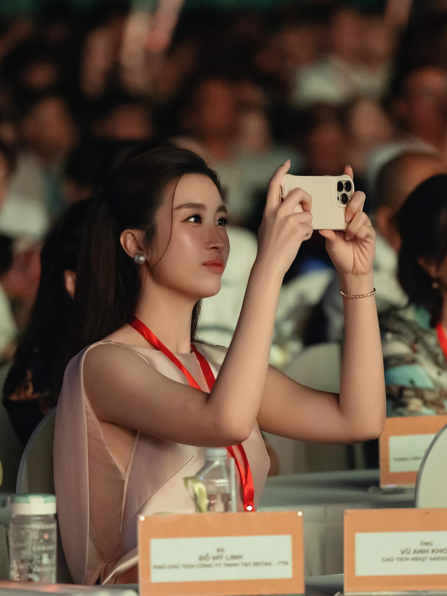 Đỗ Mỹ Linh xinh xuất sắc bên chồng - Chủ tịch Hà Nội FC và ái nữ, khí chất dâu hào môn Đỗ Mỹ Linh xinh xuất sắc bên chồng - Chủ tịch Hà Nội FC và ái nữ, khí chất dâu hào môn