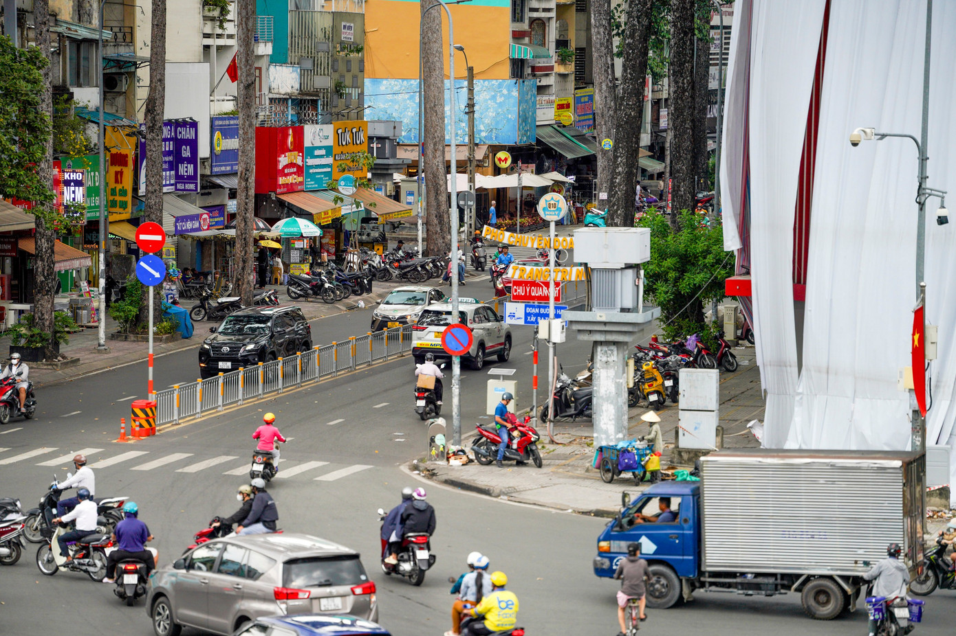 Cận cảnh ngã bảy đông đúc bậc nhất TPHCM đang chờ được xây cầu vượt- Ảnh 4. Cận cảnh ngã bảy đông đúc bậc nhất TPHCM đang chờ được xây cầu vượt- Ảnh 4.