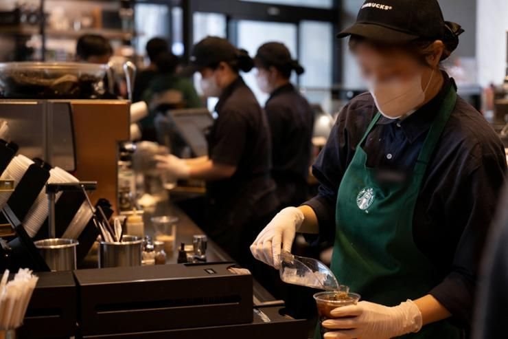 Cấm khách mang laptop vào quán tại Hàn Quốc, Starbucks bị người tiêu dùng phản ứng dữ dội- Ảnh 3. Cấm khách mang laptop vào quán tại Hàn Quốc, Starbucks bị người tiêu dùng phản ứng dữ dội- Ảnh 3.