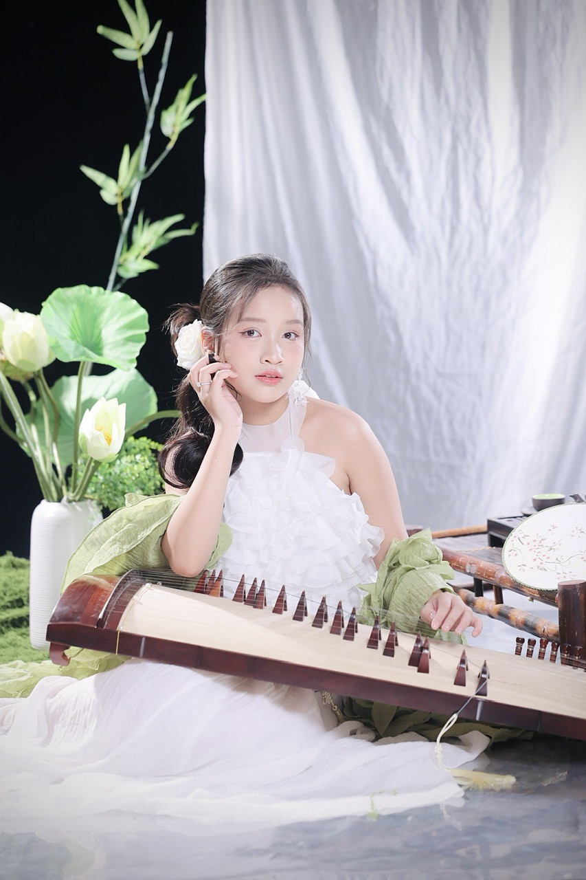 Dân tình “rần rần” tìm thông tin giọng ca trẻ nhất Concert Quốc gia: Xinh cực phẩm, thành tích học hành còn đỉnh thế này!- Ảnh 3. Dân tình “rần rần” tìm thông tin giọng ca trẻ nhất Concert Quốc gia: Xinh cực phẩm, thành tích học hành còn đỉnh thế này!- Ảnh 3.