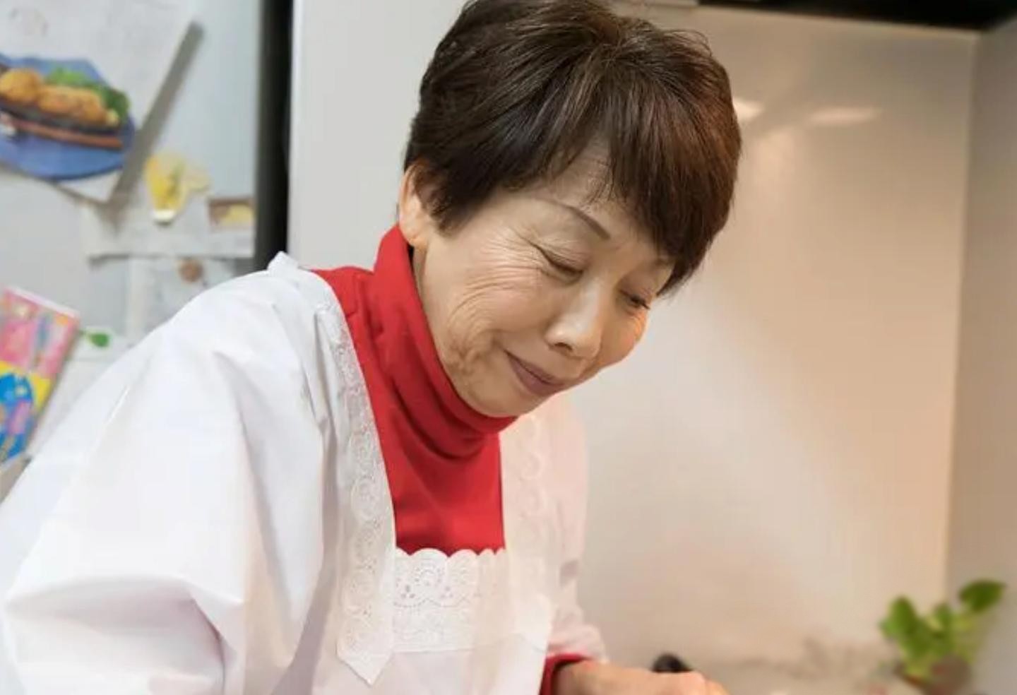 10 năm làm bảo mẫu trong gia đình doanh nhân lương 20 triệu đồng/tháng, ngày nghỉ việc, bà chủ đưa tôi 1 chiếc hộp: Bên trong không phải tiền mà là thứ bất ngờ hơn- Ảnh 2.