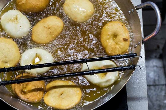 Khách Tây thốt lên: Việt Nam có 2 món bánh ngon ngoài sức tưởng tượng, đã thế giá lại cực "mềm"- Ảnh 5. Khách Tây thốt lên: Việt Nam có 2 món bánh ngon ngoài sức tưởng tượng, đã thế giá lại cực "mềm"- Ảnh 5.