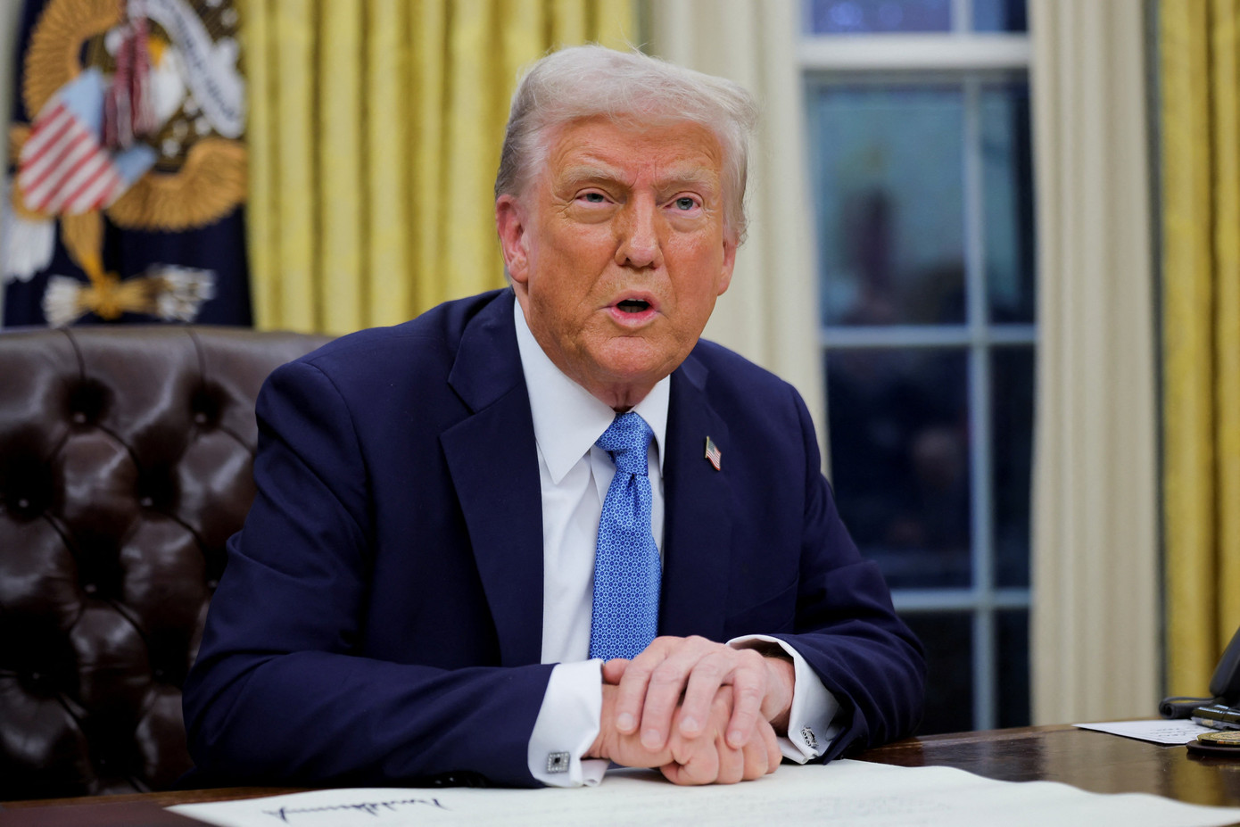 Reuters: Tổng thống Mỹ ký sắc lệnh hoãn thuế đối ứng với Trung Quốc thêm 90 ngày- Ảnh 1. Reuters: Tổng thống Mỹ ký sắc lệnh hoãn thuế đối ứng với Trung Quốc thêm 90 ngày- Ảnh 1.