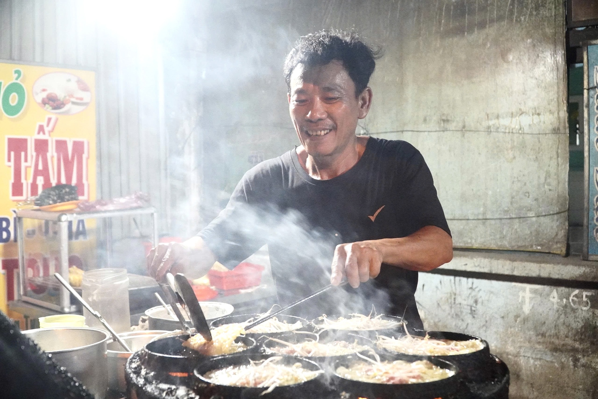 Người cha đơn thân bán bánh xèo nuôi 2 con song sinh tự kỷ ở TP.HCM, từ chối nhận tiền hỗ trợ vì lý do này- Ảnh 4. Người cha đơn thân bán bánh xèo nuôi 2 con song sinh tự kỷ ở TP.HCM, từ chối nhận tiền hỗ trợ vì lý do này- Ảnh 4.
