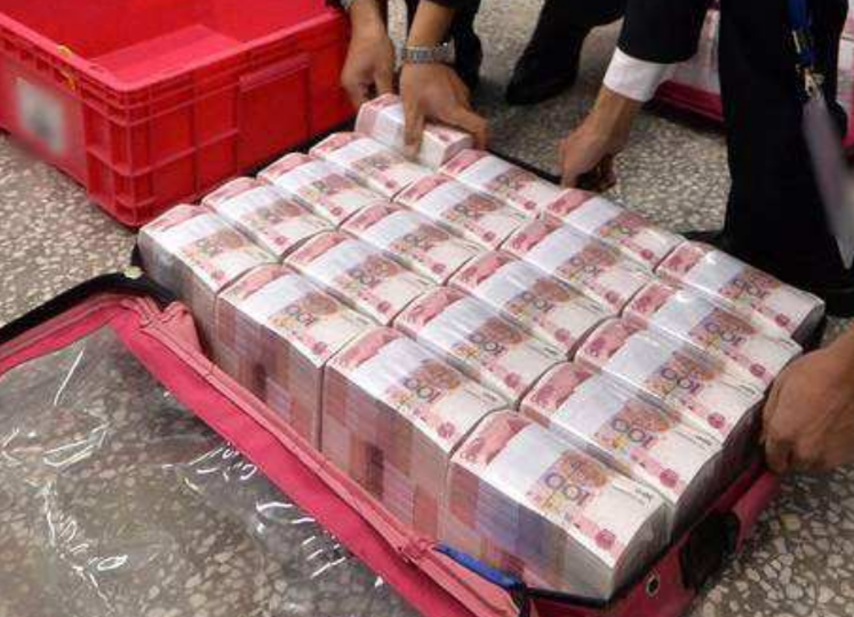 Đột kích một khách sạn trong đêm, thu giữ 6 tỷ đồng tiền mặt “chất thành đống” của hộ gia đình nghèo ở nông thôn- Ảnh 5.