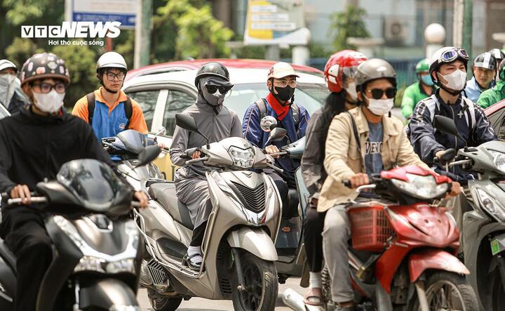 Dự báo thời tiết 13/8: Miền Bắc tiếp tục nắng nóng, đề phòng dông lốc trên biển- Ảnh 1. Dự báo thời tiết 13/8: Miền Bắc tiếp tục nắng nóng, đề phòng dông lốc trên biển- Ảnh 1.
