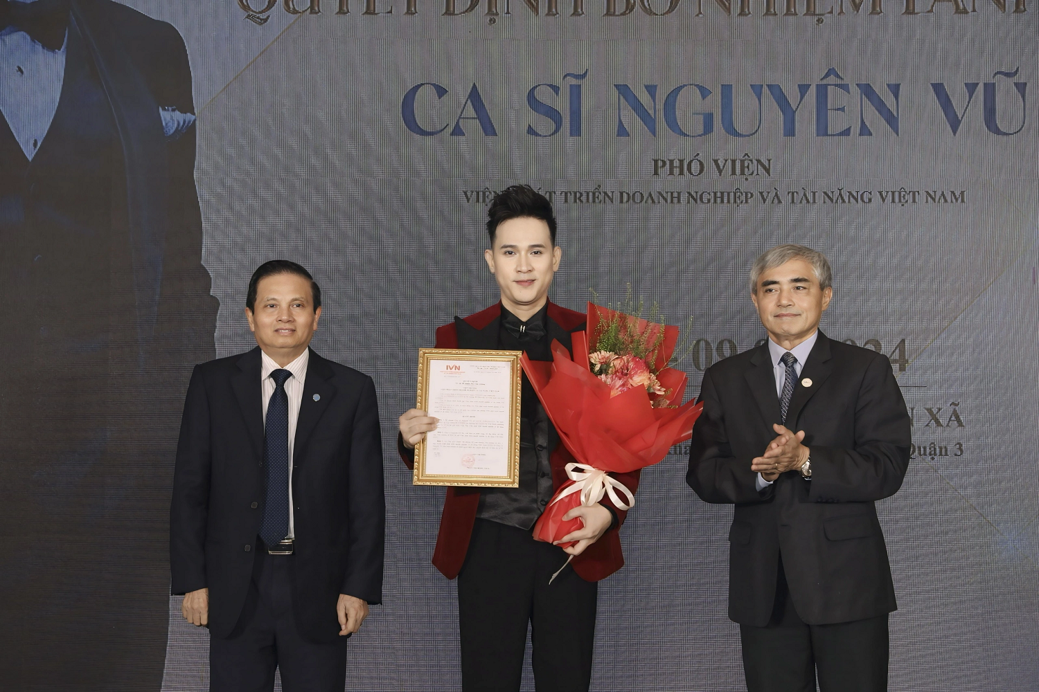 Nam ca sĩ lên chức Viện phó, thỉnh thoảng chốt đơn một căn nhà, 50 tuổi rất giàu nhưng chưa vợ con- Ảnh 1.