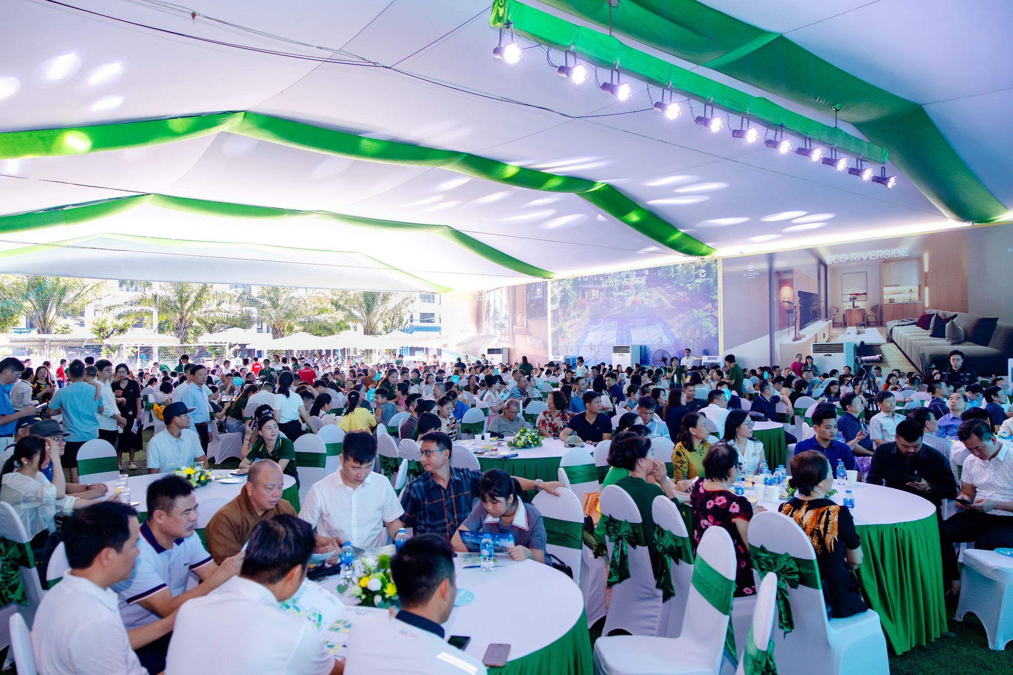 Eco Riverside bán hết 300 căn hộ trong 60 phút trong lễ mở bán- Ảnh 2. Eco Riverside bán hết 300 căn hộ trong 60 phút trong lễ mở bán- Ảnh 2.