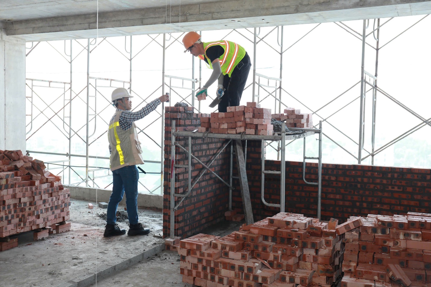 Chính thức cất nóc tòa căn hộ đầu tiên dự án Hanoi Melody Residences- Ảnh 2. Chính thức cất nóc tòa căn hộ đầu tiên dự án Hanoi Melody Residences- Ảnh 2.