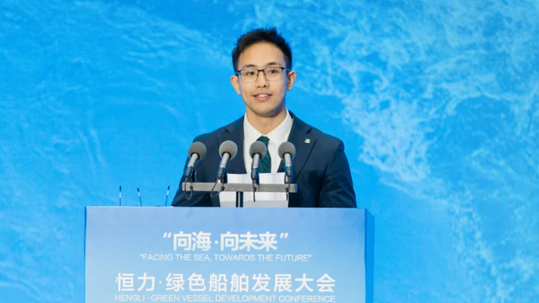 Diện mạo gây sốt của “thái tử Giang Tô”: 24 tuổi làm phó chủ tịch Tập đoàn, đi làm bằng trực thăng- Ảnh 1.