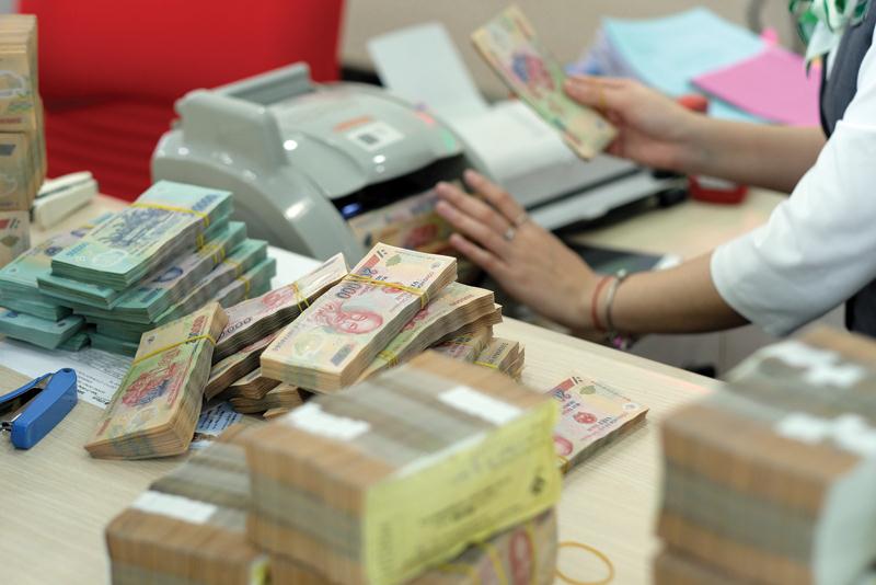 Ngân hàng bứt tốc cho vay, thị trường bất động sản - chứng khoán “hút” vốn- Ảnh 1. Ngân hàng bứt tốc cho vay, thị trường bất động sản - chứng khoán “hút” vốn- Ảnh 1.